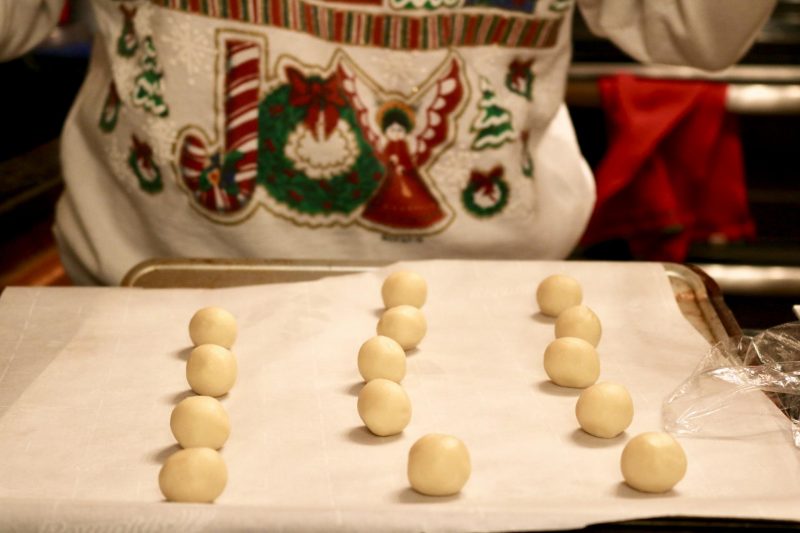 Baking with My Mom: Peppermint Meltaways