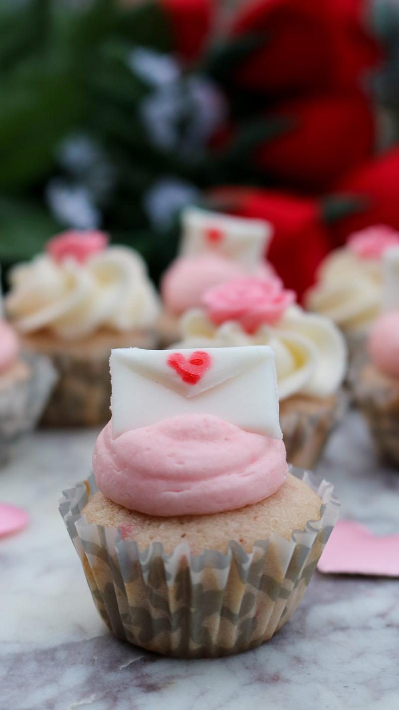 Strawberry Champagne Valentine's Day Mini Cupcakes | Katie Actually