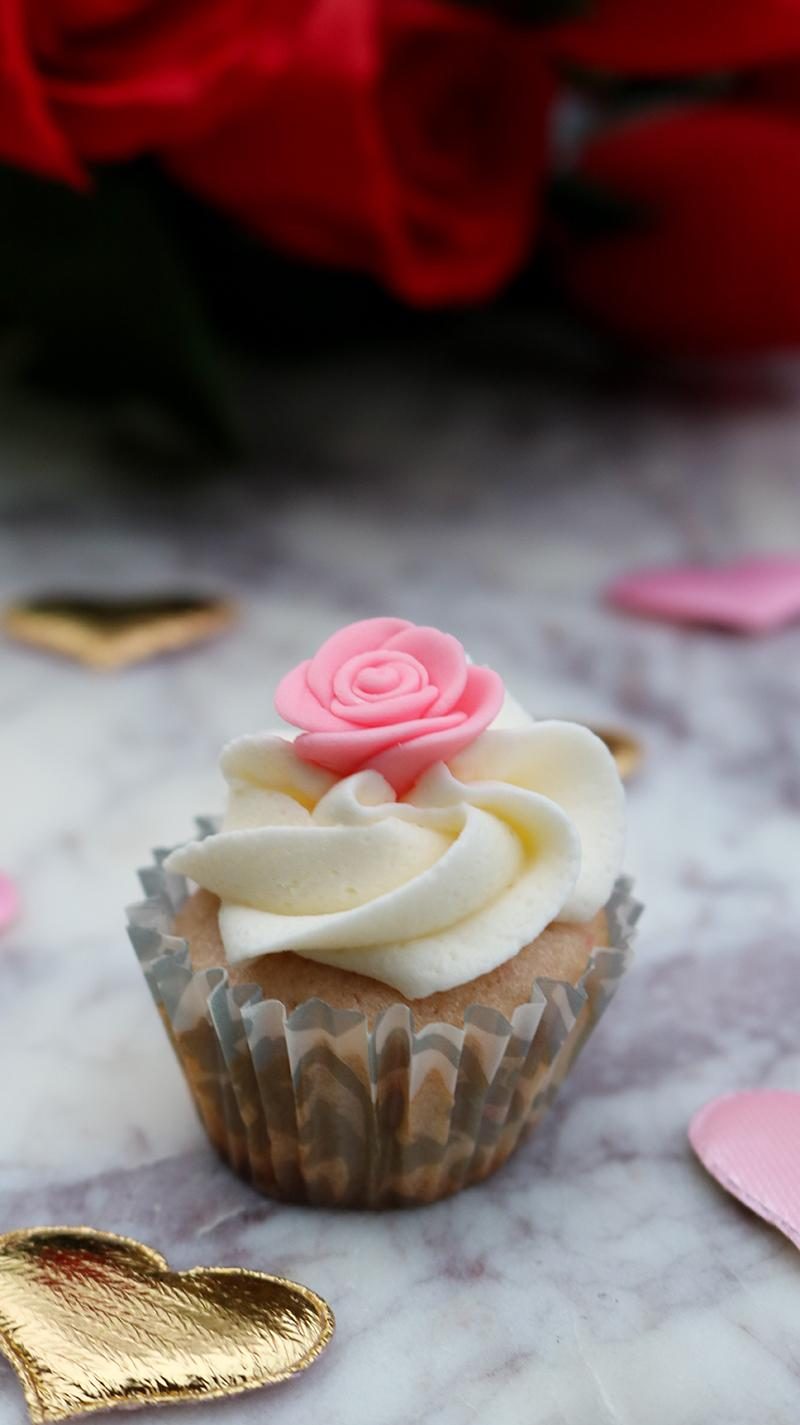 Strawberry Champagne Valentine's Day Mini Cupcakes | Katie Actually